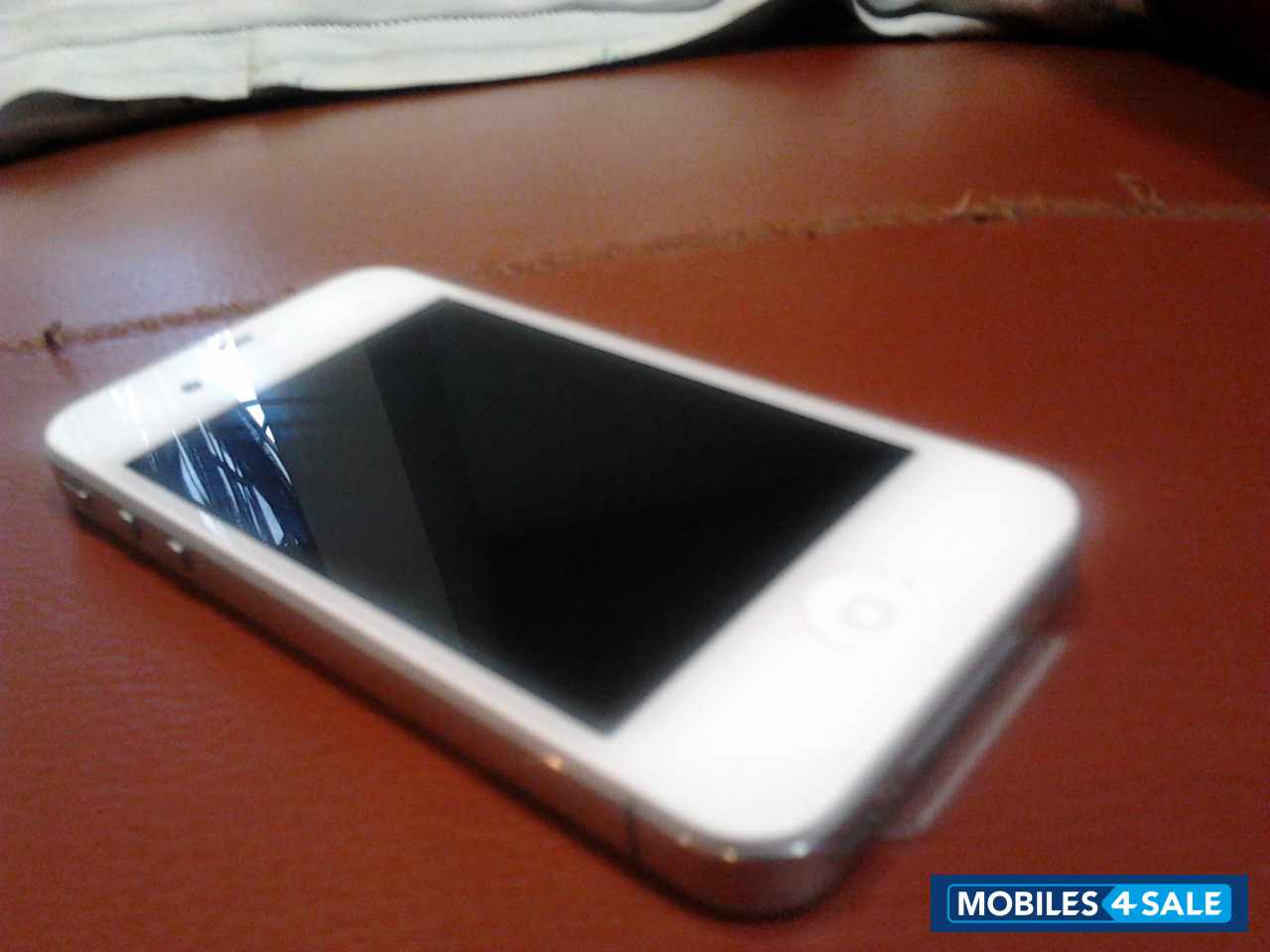 White Apple iPhone 4