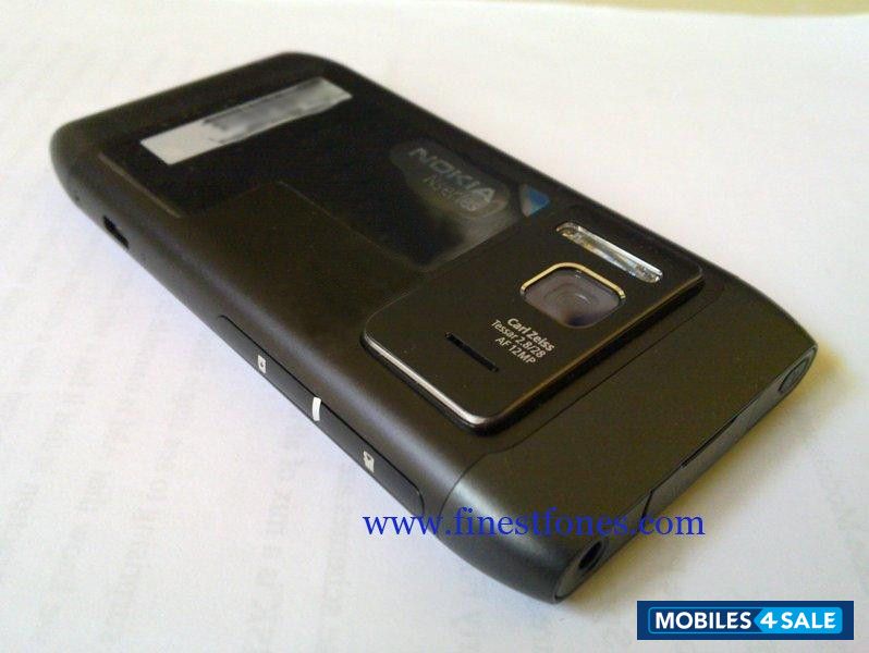 Black Nokia  N8