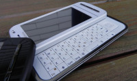 White Nokia C6