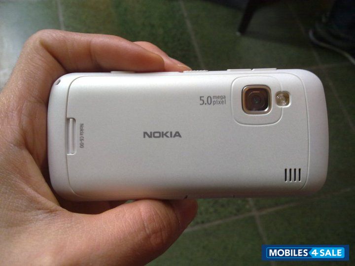 White Nokia C6