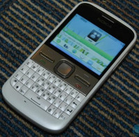 White Nokia E-series E5