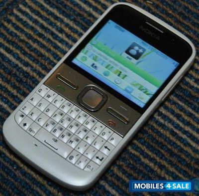 White Nokia E-series E5