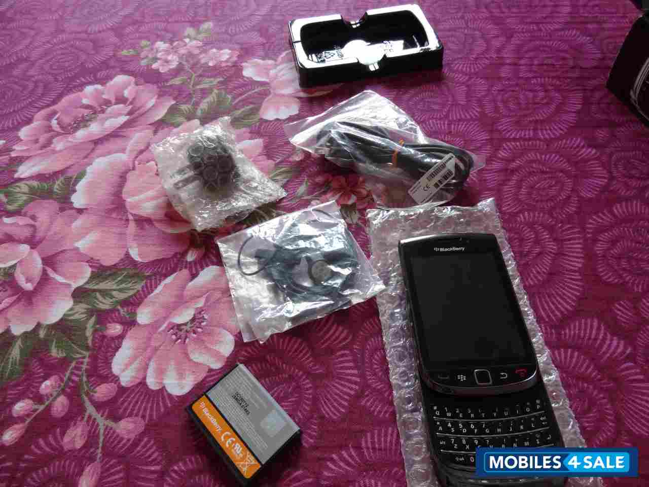 Black BlackBerry  9800 Torch