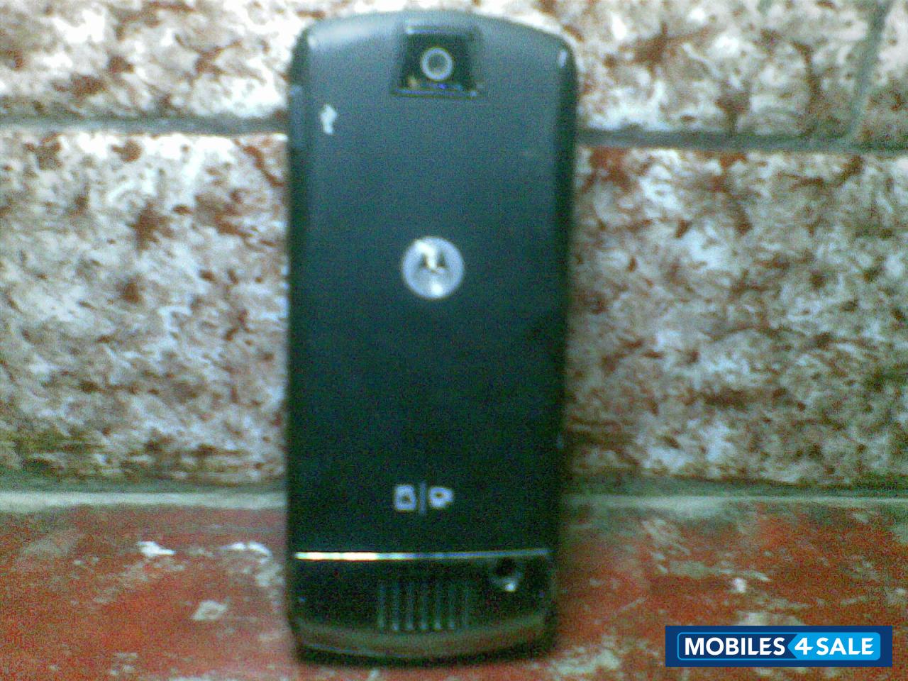 Silver Motorola SLVR-L9