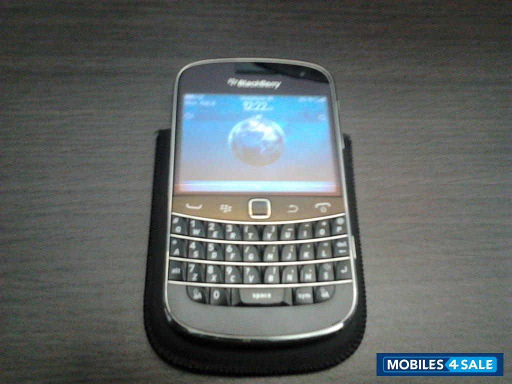 Black BlackBerry  Bold 9900