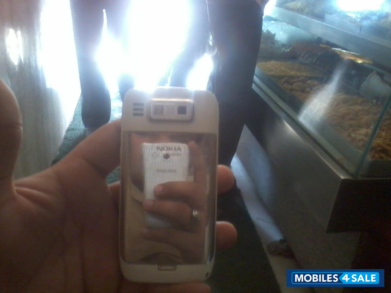 White Nokia E72