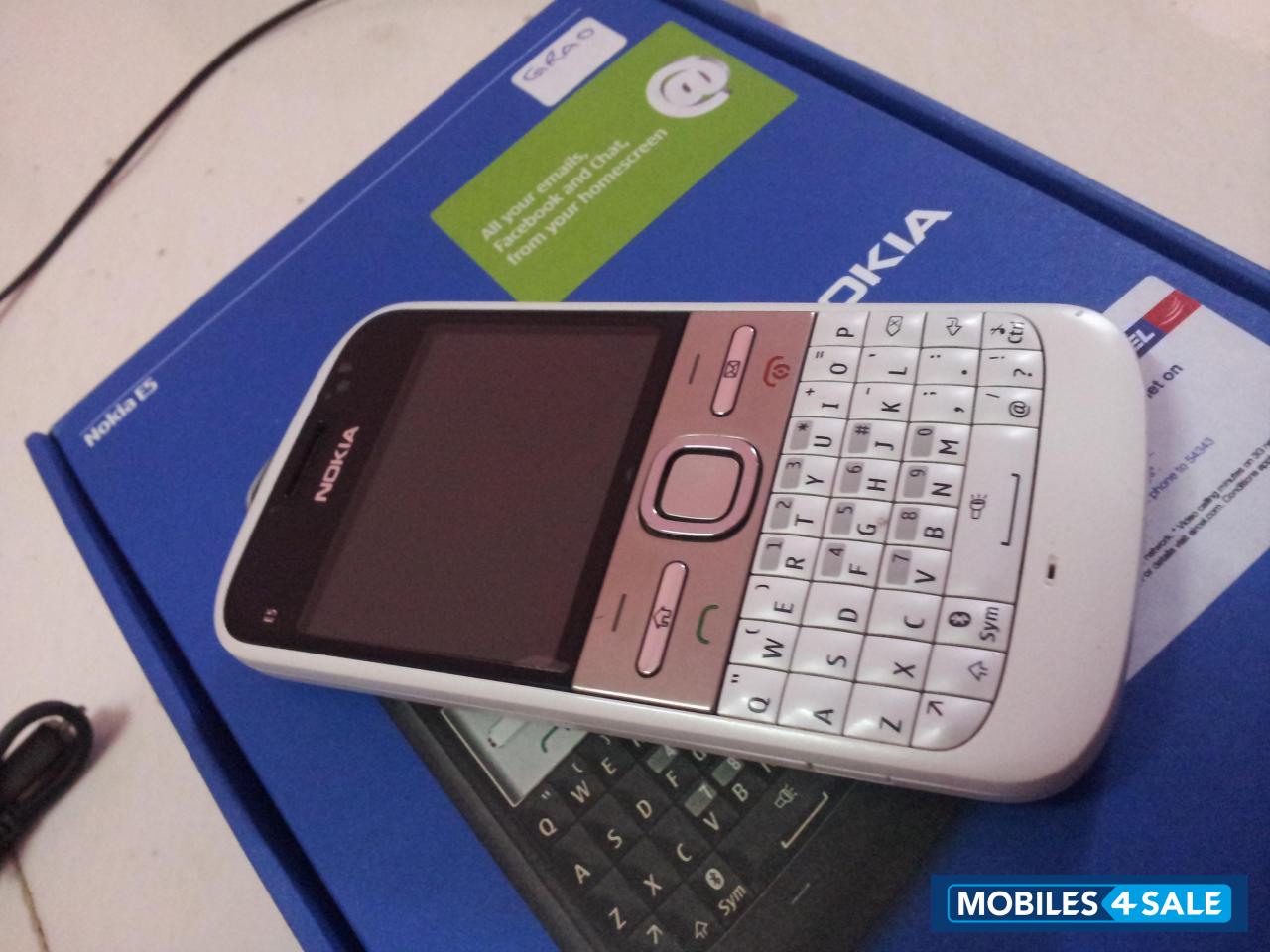 White Nokia E5-00