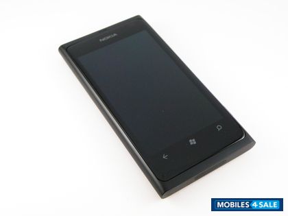 Black Nokia Lumia 800