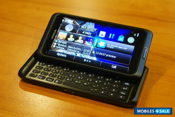 Black Nokia E7-00