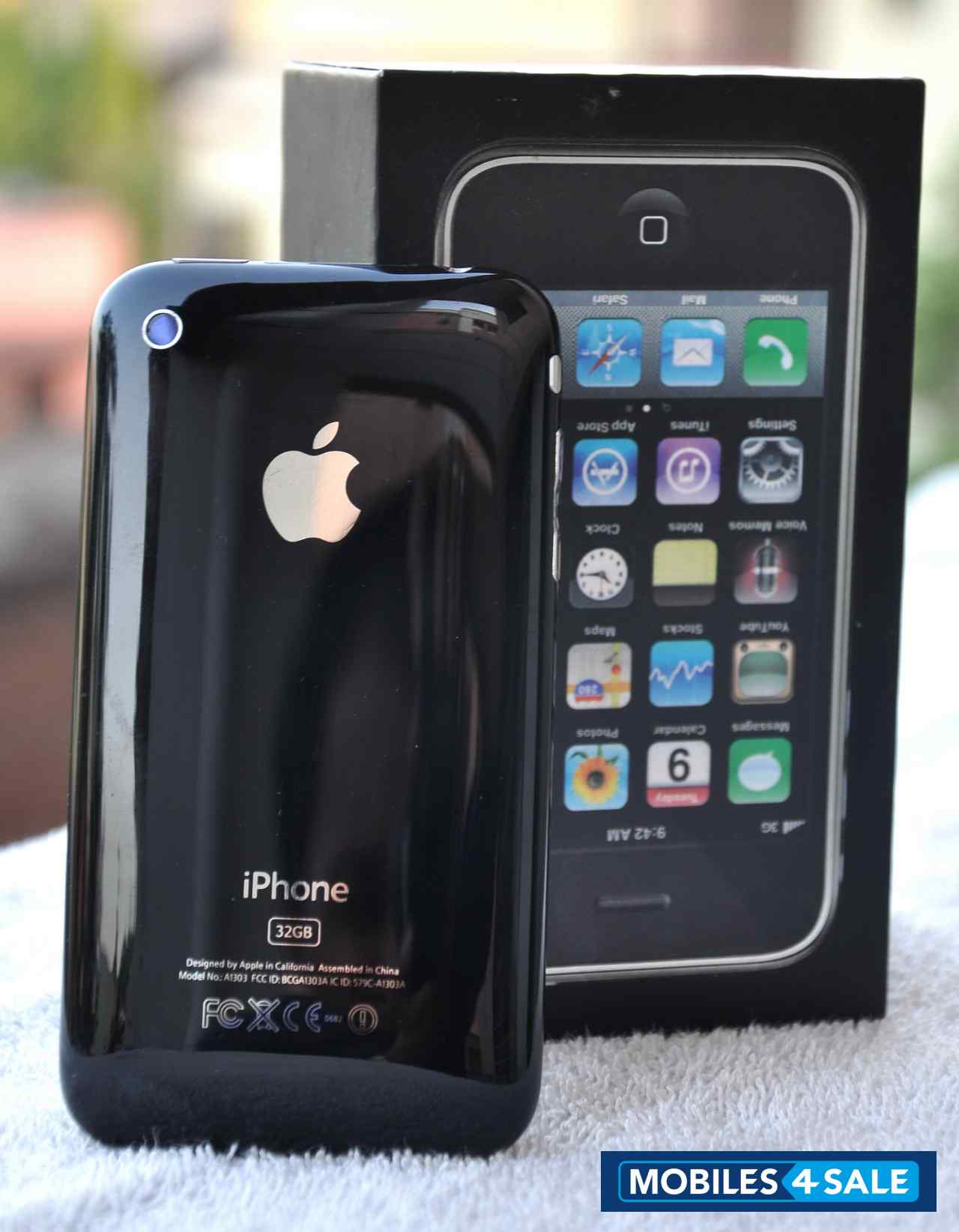 Black Apple iPhone 3GS