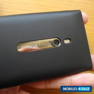 Black Nokia Lumia 800