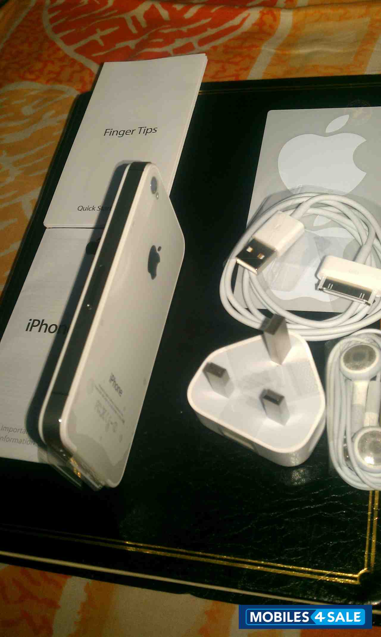 White Apple iPhone 4S