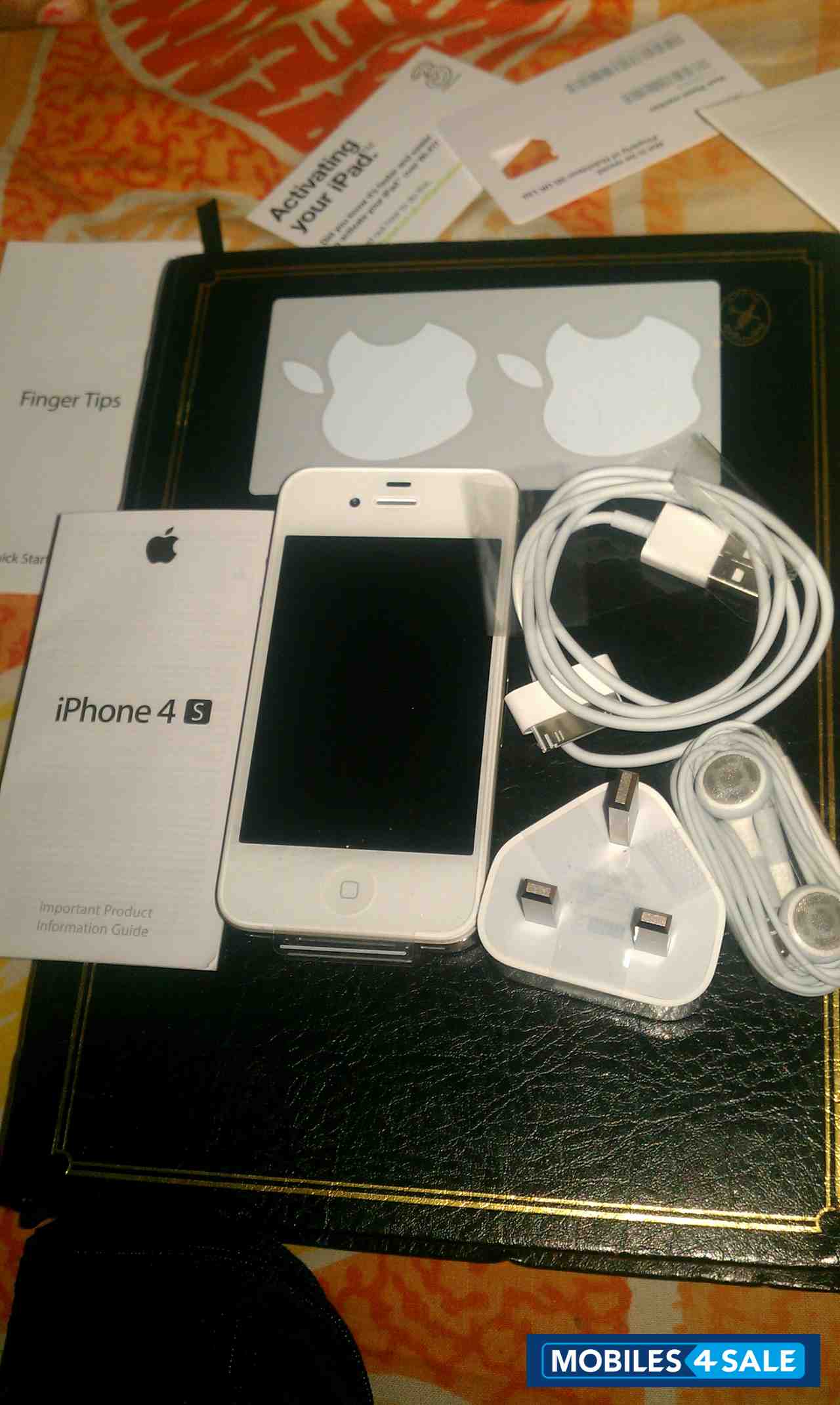 White Apple iPhone 4S