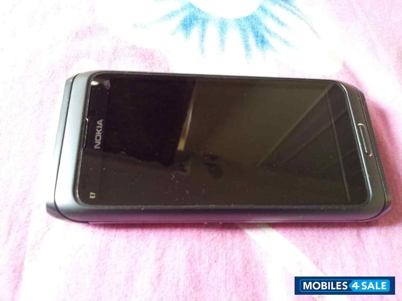 Black Nokia E7-00