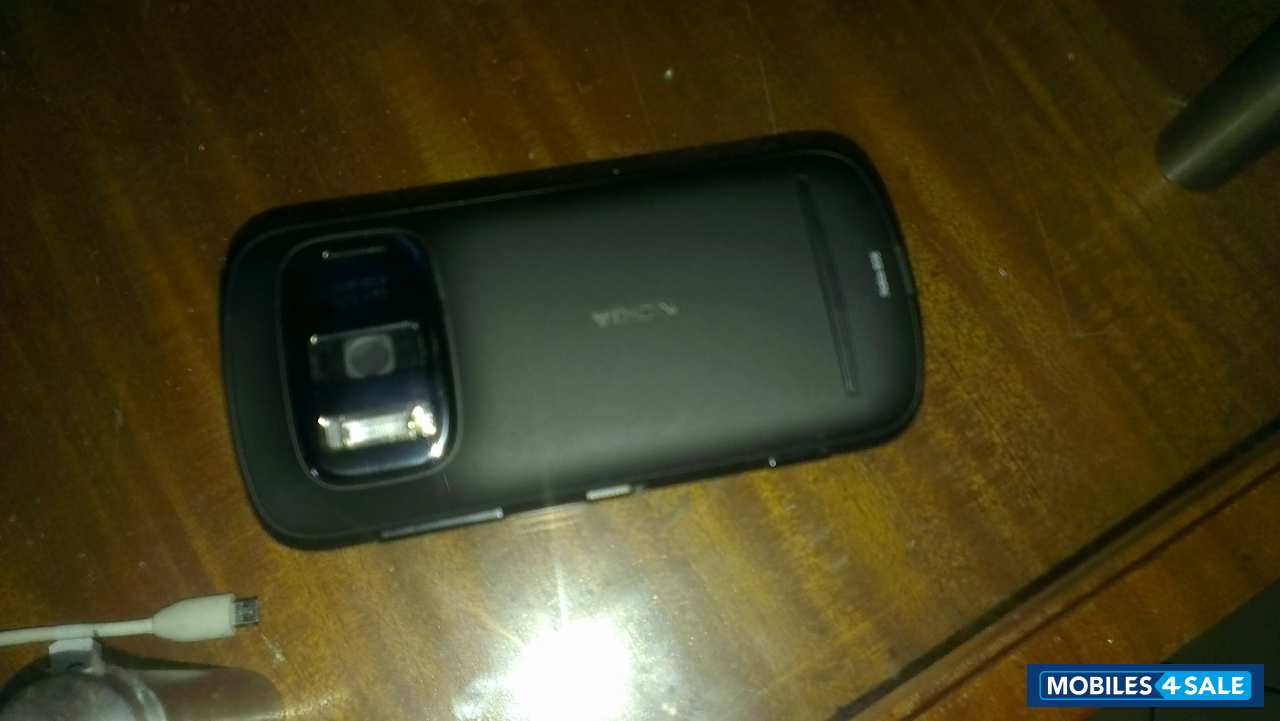 Black Nokia  808 pureview