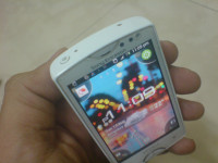 White Sony Ericsson Xperia mini