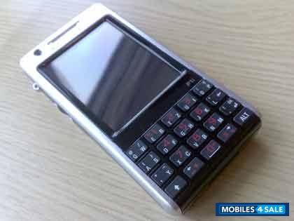 White Black Sony Ericsson P1