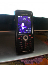 Black Sony Ericsson W302