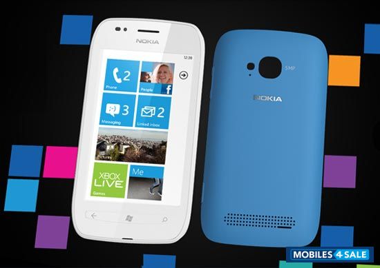 White Nokia Lumia 710