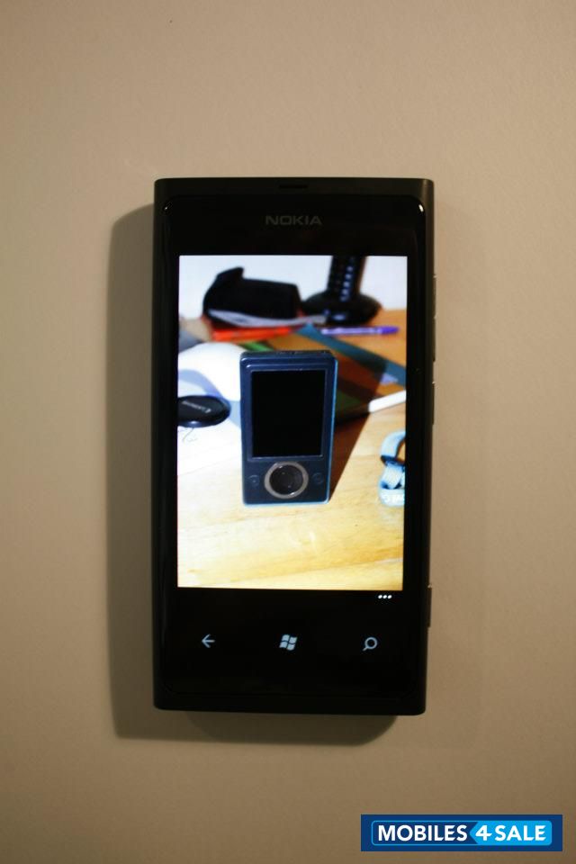 Black Nokia Lumia 800