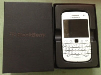 White BlackBerry Bold 9790