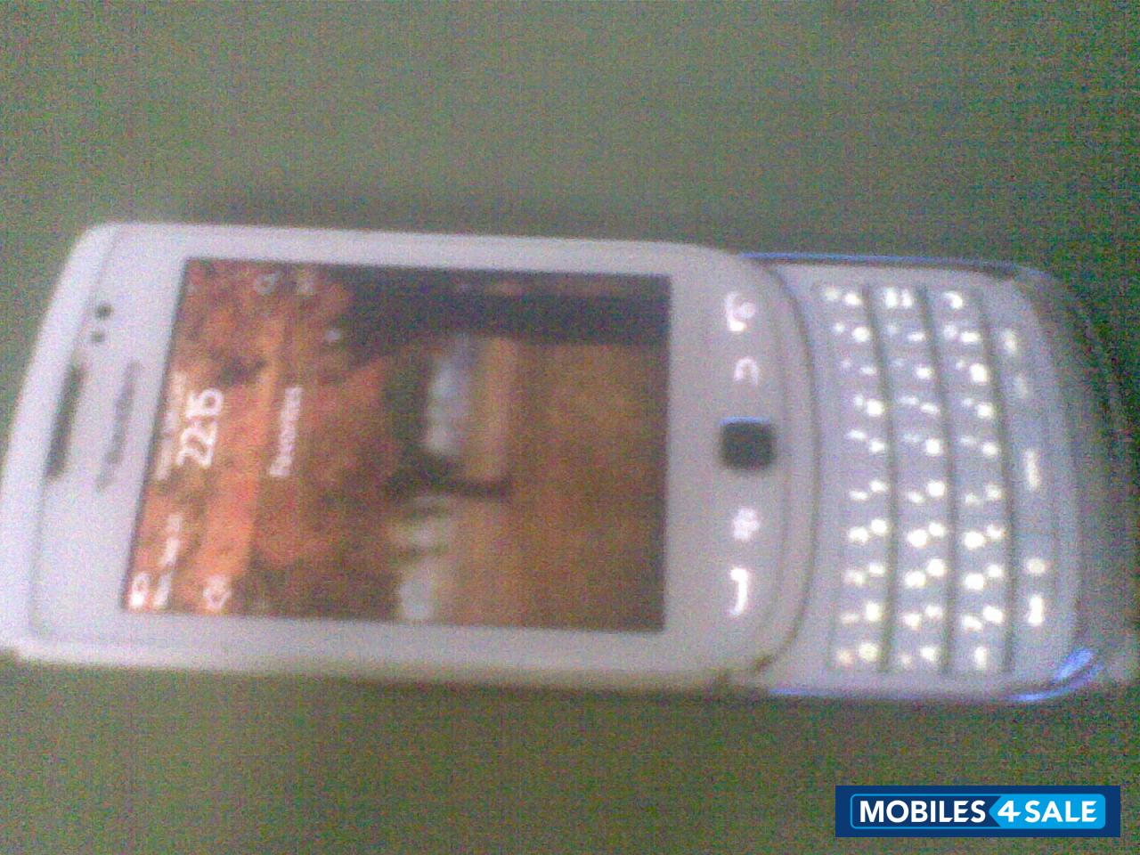 White BlackBerry Torch 9810