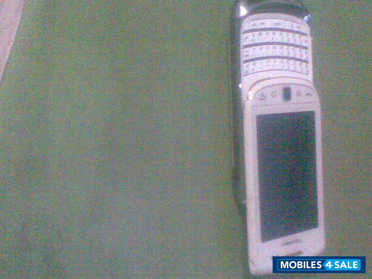 White BlackBerry Torch 9810