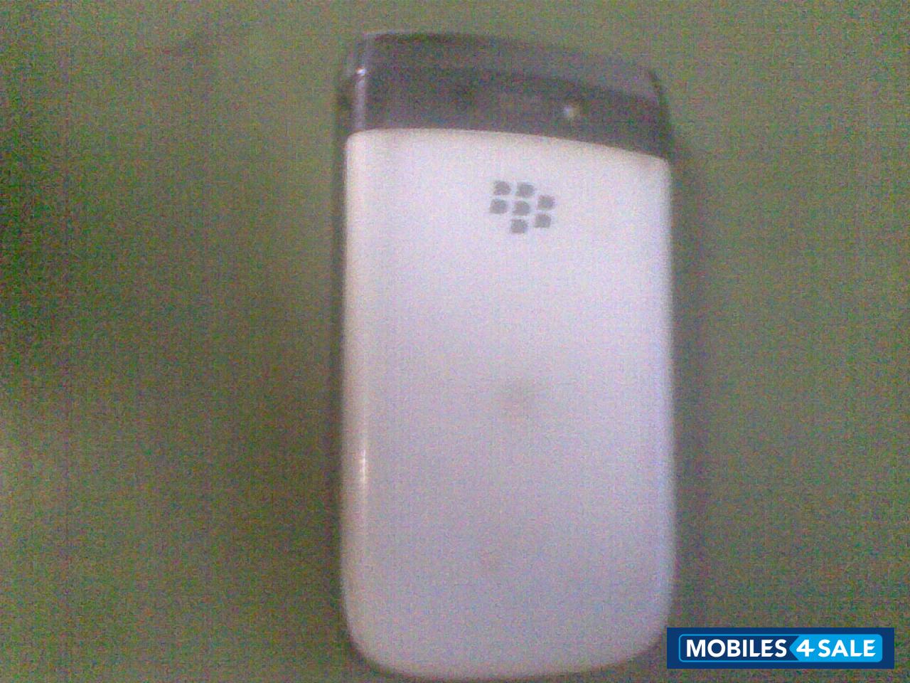 White BlackBerry Torch 9810