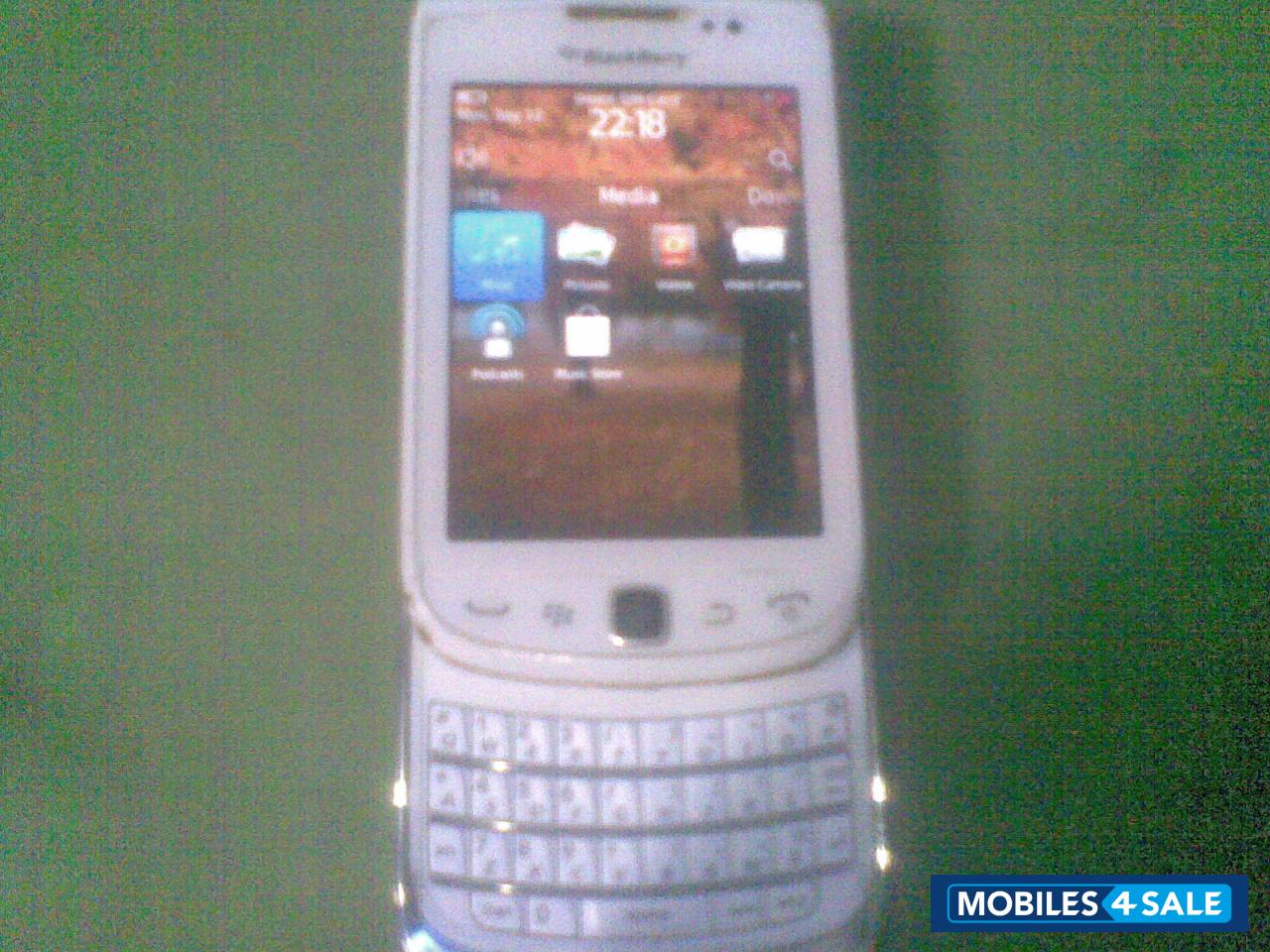 White BlackBerry Torch 9810