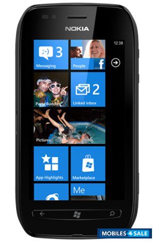 Black Nokia Lumia 710