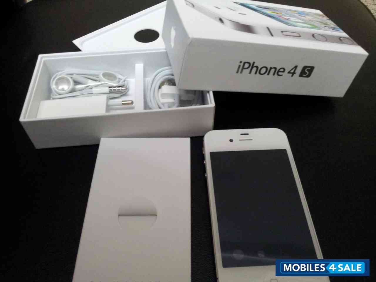 White Apple iPhone 4S