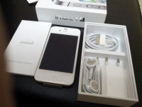 White Apple iPhone 4S