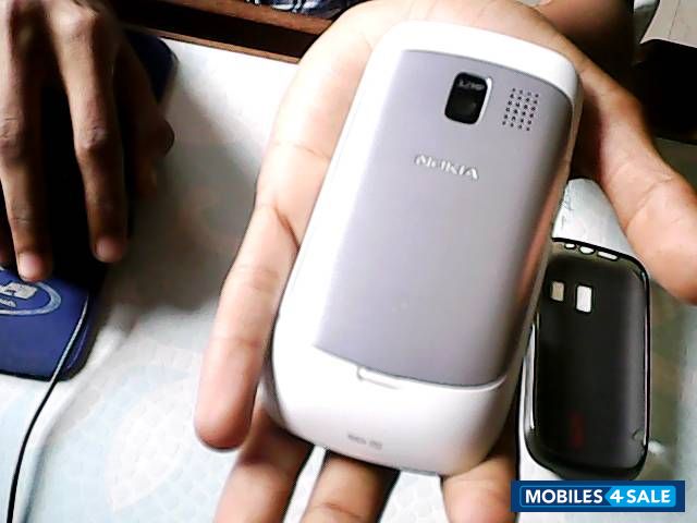 White Nokia Asha 302