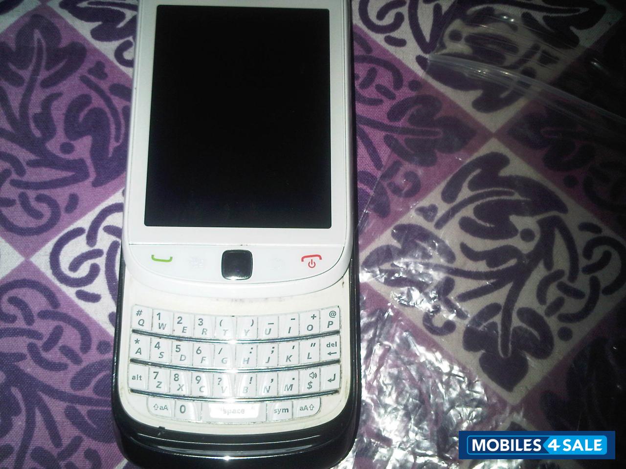 White BlackBerry Torch 9810