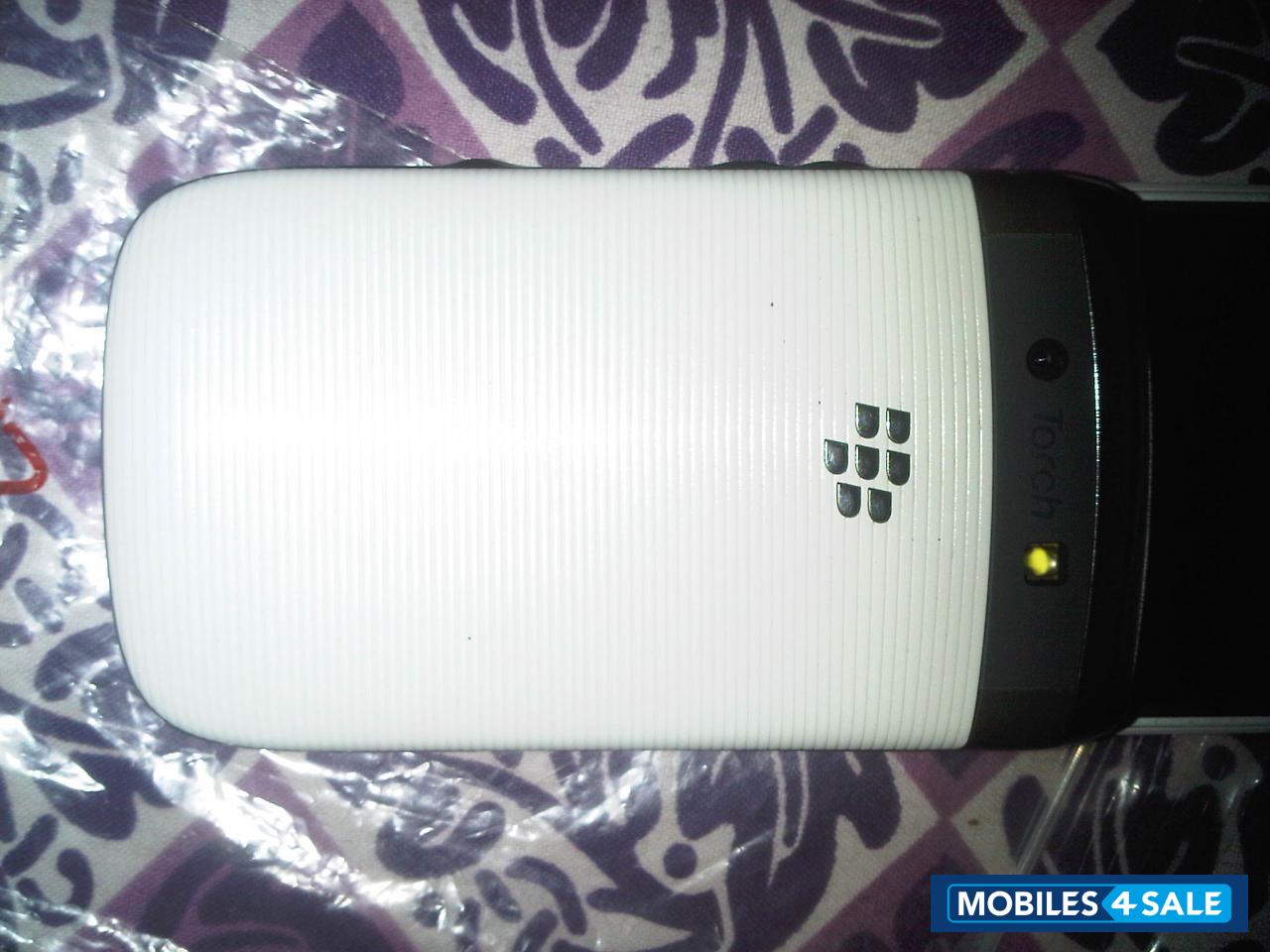 White BlackBerry Torch 9810