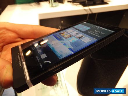 Black Sony Xperia S