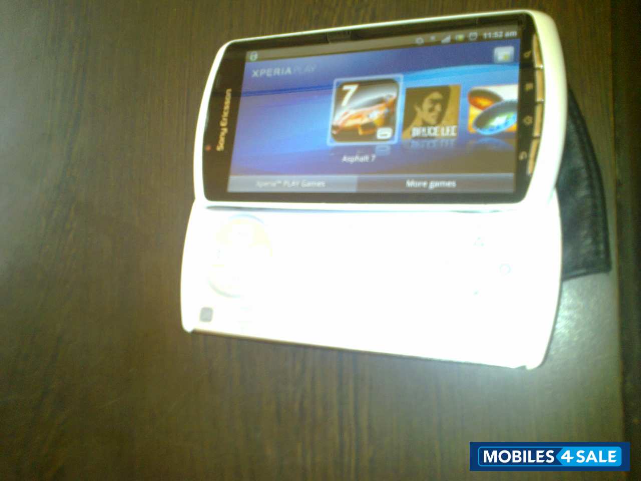 White Sony Ericsson Xperia PLAY