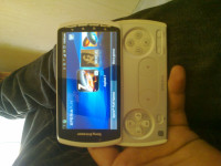 White Sony Ericsson Xperia PLAY