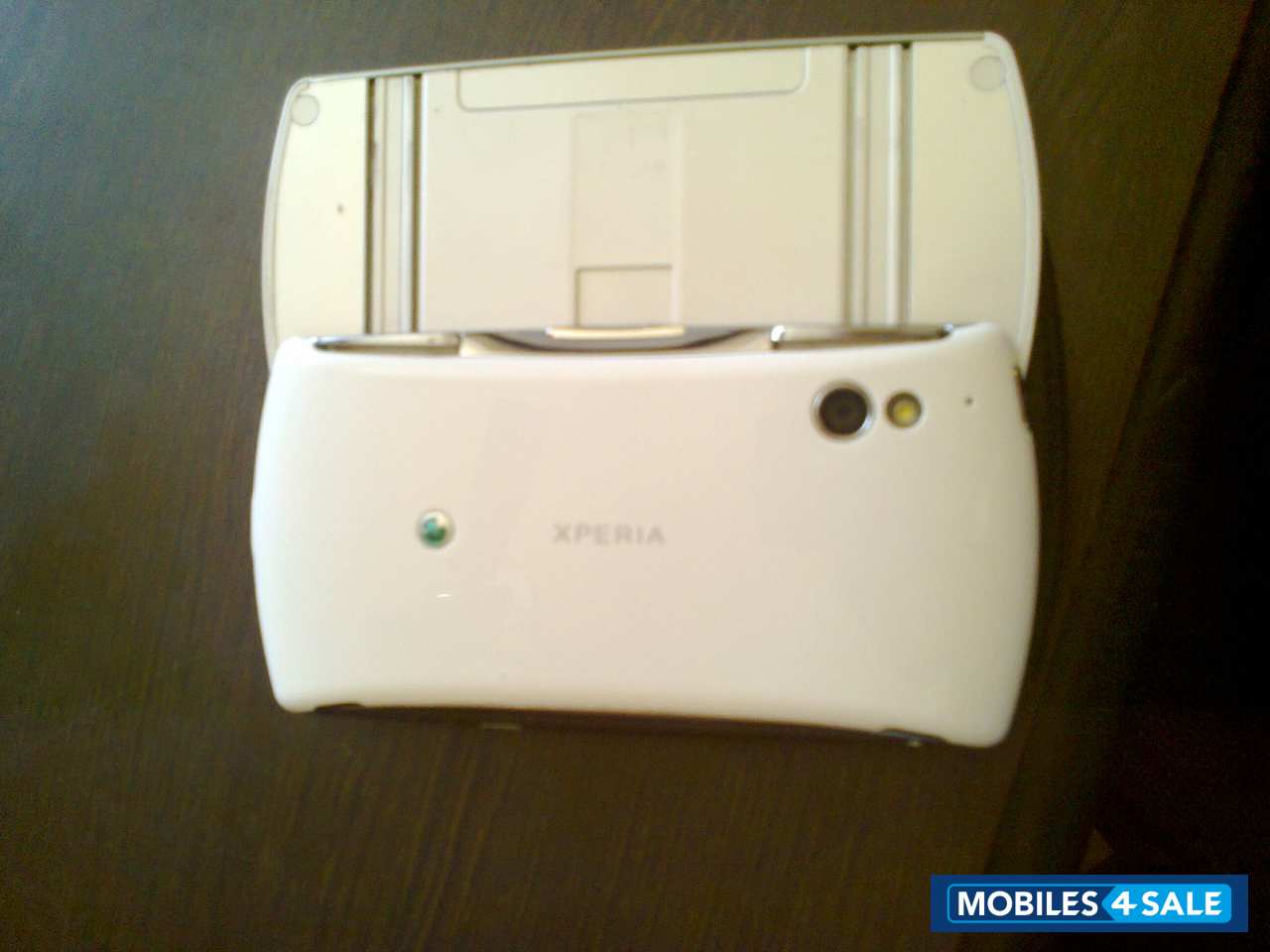 White Sony Ericsson Xperia PLAY