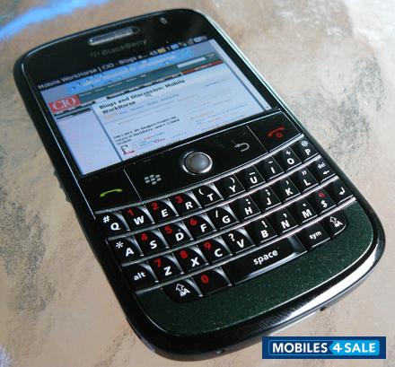 Black BlackBerry Bold 9000