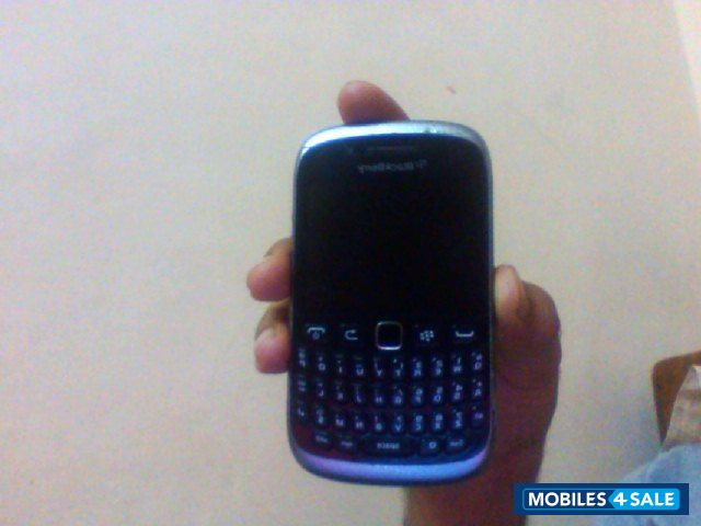 Black BlackBerry Curve 9320