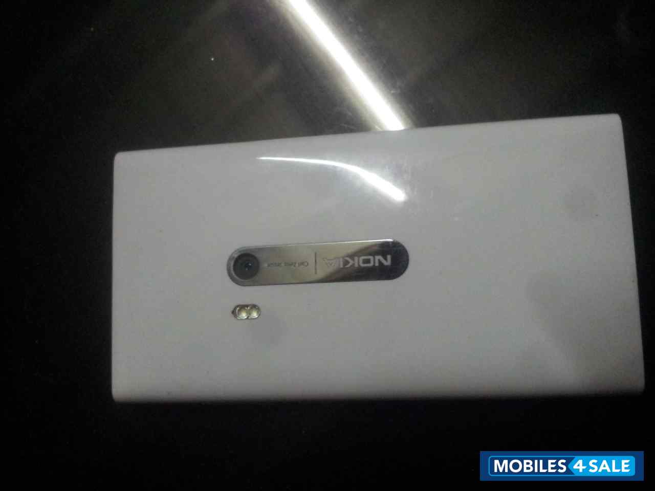 White Nokia N9