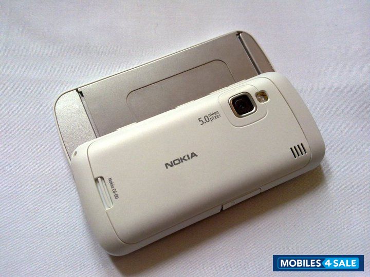 White Nokia C6