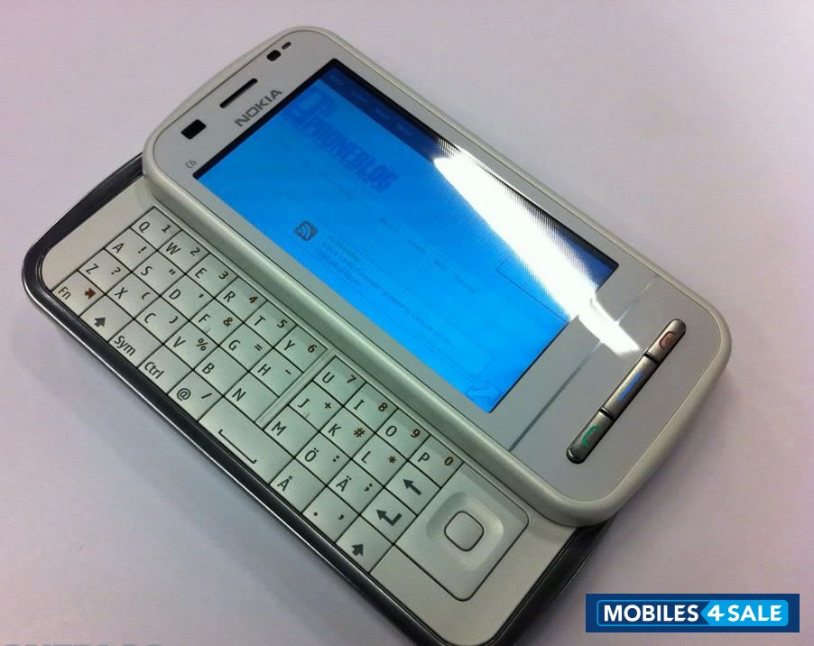 White Nokia C6