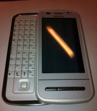 White Nokia C6