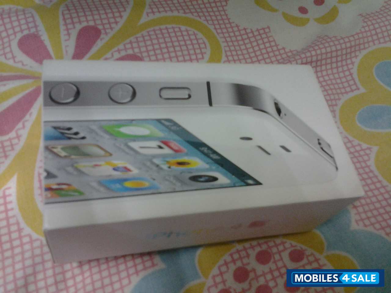 White Apple iPhone 4S