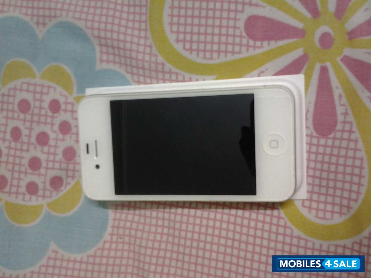 White Apple iPhone 4S