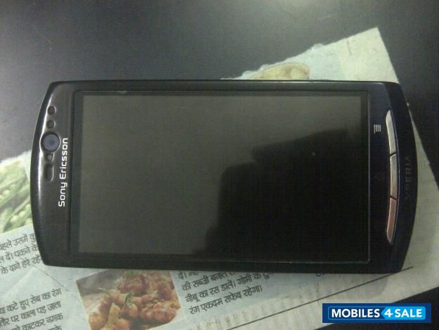 Black Sony Ericsson Xperia neo V