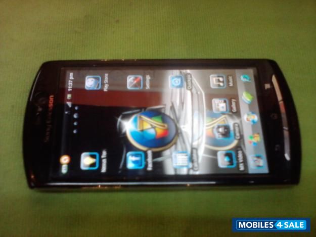 Black Sony Ericsson Xperia neo V