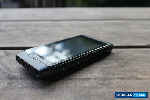 Black Nokia N8